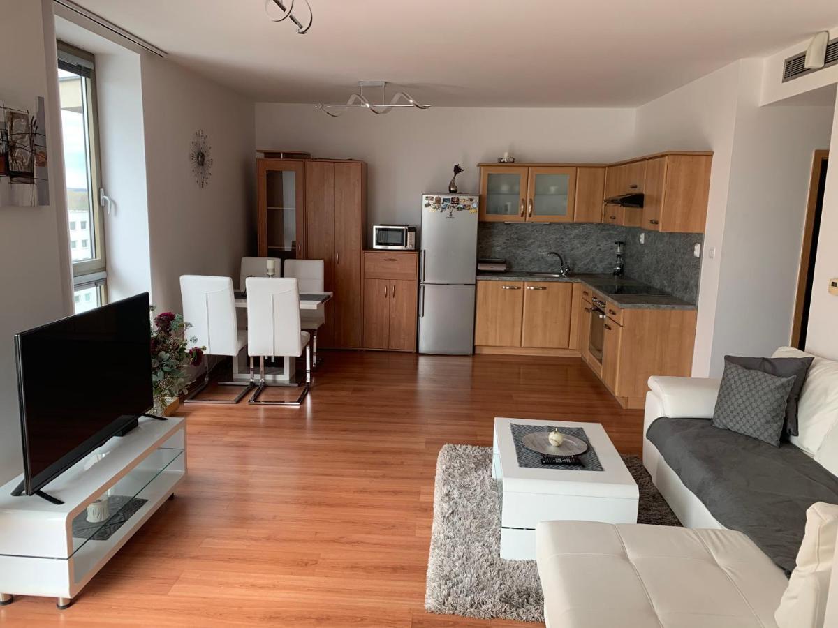 Vienna Gate Apartment Братислава Екстер'єр фото